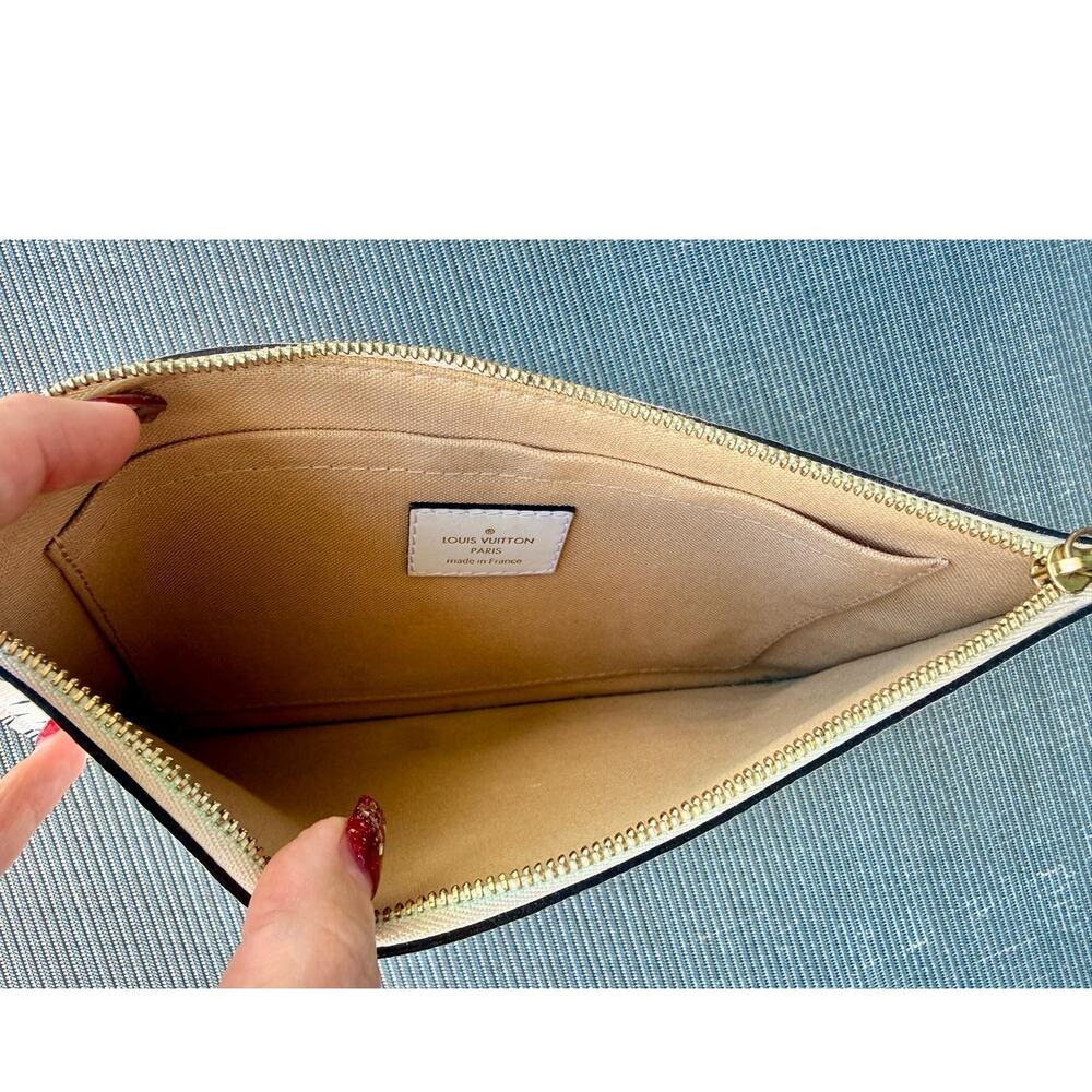 Louis Vuitton Pochette MM Black and White Pouch Wristlet Mini Monogram LTD Rare - Picture 10 of 16